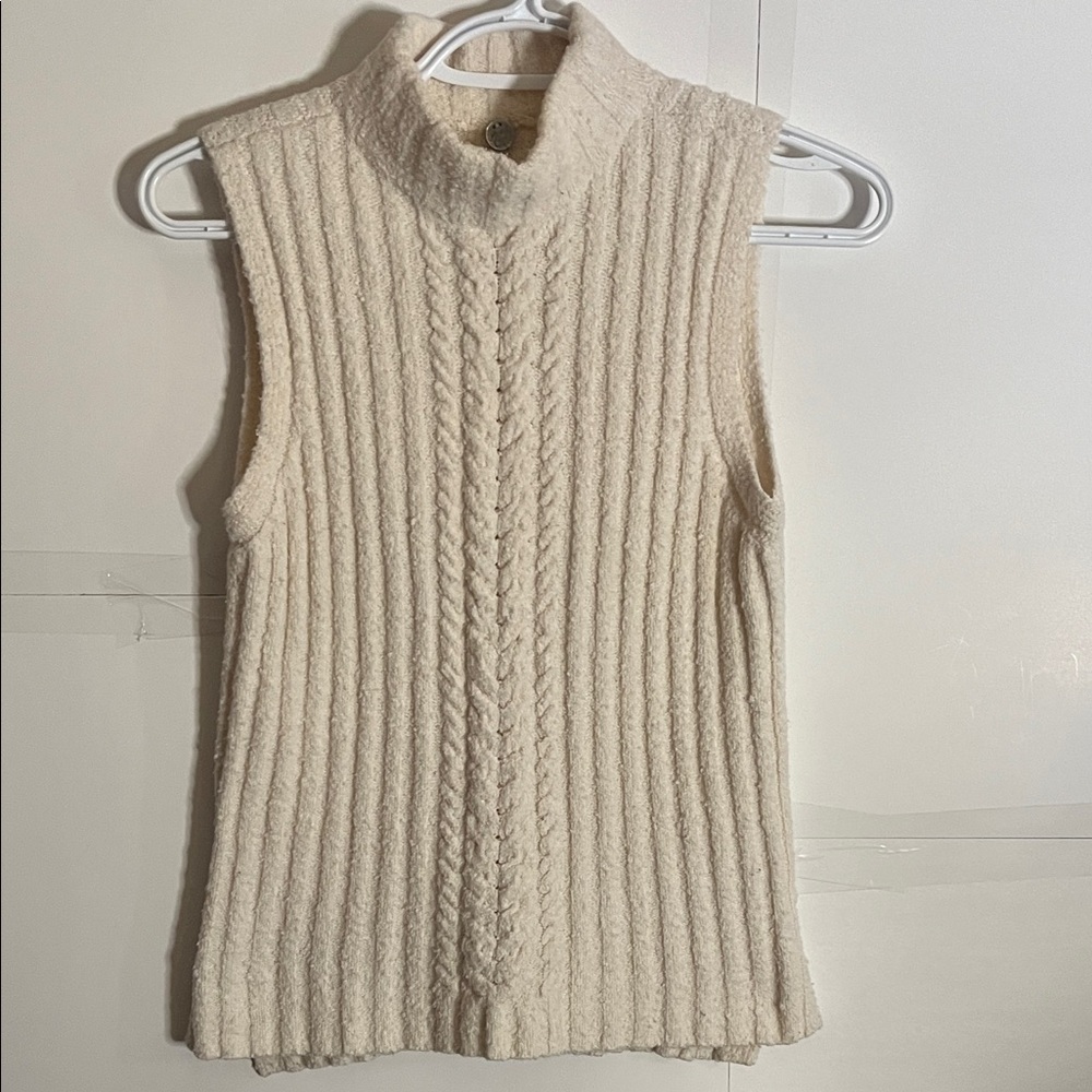😄Margaret O’Leary soft sleeveless sweater